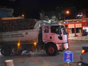 Alaşehirliler Depremzedeler İçin Kenetlendi