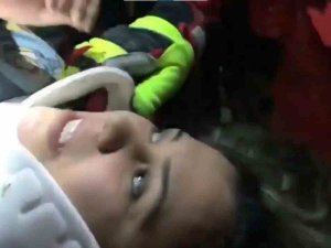 Depremden 24 Saat Sonra Muğla İtfaiyesi Kurtardı