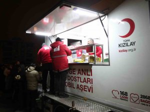 Kızılay’ın Sevk Ettiği 10 Bin Kişilik Çadırlar Kurulmaya Başlandı