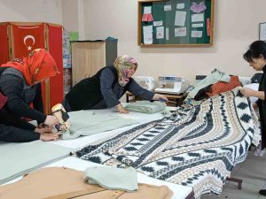 "En İyi Biz Anlarız" Diyen Girişimci Kadınlar Depremzedeler İçin Kolları Sıvadı