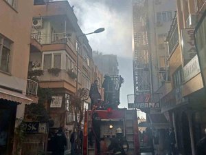 Antalya’da Sokağı Dumana Boğan Yangın