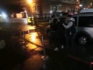 Enkaz Altında Kalanlarla Alay Eden 2 Şüpheli Yakalandı