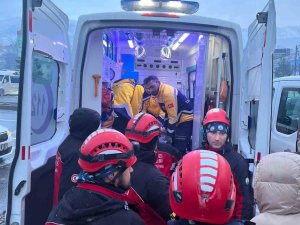 17 Yaşındaki Dilara, 30 Saat Sonra Enkaz Altından Canlı Kurtarıldı