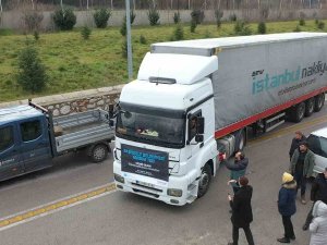 Başiskele’de Depremzedeler İçin 4 Tır Dolusu Yardım Malzemesi Toplandı