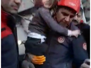 Ekipler 3 Yaşındaki Meryem’i Ve Babasını Kurtardı