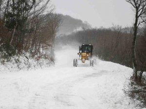 Lapseki’de Karla Mücadele Çalışmaları Devam Ediyor