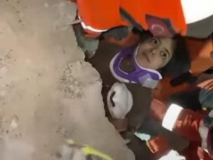 Jak Timleri 9 Yaşındaki Zeynep’i 31 Saat Sonra Böyle Kurtardı