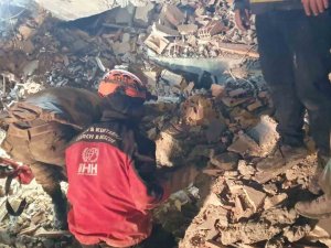 Malatya’da Enkaz Altındaki Yaralı Vatandaş İşte Böyle Kurtarıldı