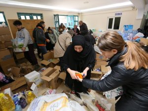 Derince’den Deprem Bölgesine 4 Tır Dolusu Yardım