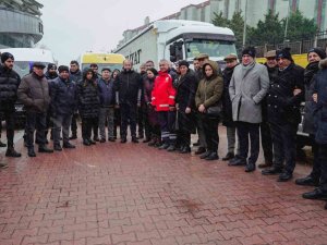 Avcılar Belediyesi Yardım Tırları Ve İş Makineleriyle Afet Bölgesinde