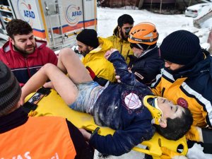 Kahramanmaraş’ta Enkaz Altında Kalan Minik Arda, Depremden 22 Saat Sonra Sağ Olarak Kurtarıldı