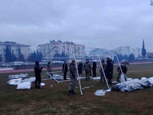 Msb: "Mehmetçiklerimiz, Depremzede Vatandaşlarımız İçin Çadır Kurma Faaliyetlerine Aralıksız Devam Ediyor"