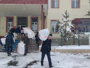 Depremzedeler İçin Herkes Yardıma Koştu