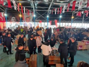 Beyoğlu’nda Deprem İçin 7’den 70’e Yardım Seferberliği