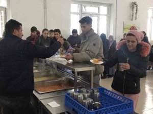Msb: “Mehmetçiklerimiz, Deprem Noktalarında Vatandaşlarımıza Sıcak Yemek İkram Ederek Destek Sağlamaya Çalışıyor”
