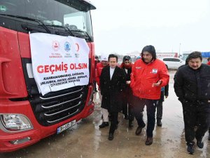 Tuzla’dan Deprem Bölgelerine 16 Yardım Tırı Ve İş Makineleri Gönderildi
