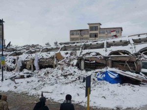 Malatya’daki 4 Katlı Otel 10’dan Fazla Kişiye Mezar Oldu