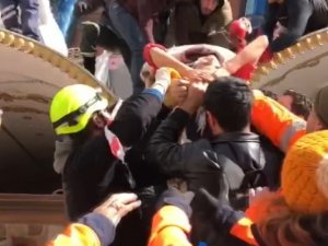 Hatay’da Depremin 33. Saatinde Gelen Kurtuluş: 4 Yaşındaki Zeynep Ve Annesi Kurtarıldı