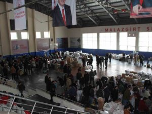 Malazgirt’te Depremzedeler İçin Yardım Kampanyası
