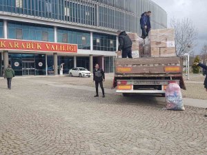 Depremzedeler İçin Hazırlanan Yardım Tırı Yola Çıktı
