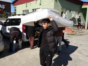 Türkiye’nin Yangında Seferber Olduğu Manavgat, Depremzedeler İçin Tek Yürek