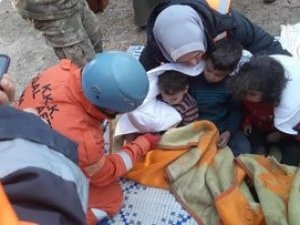 Msb: “5’inci Kolordu İ̇stihkam Alayımızın Doğal Afetler Arama Kurtarma Timi Enkazdan Bir Anne İle Çocuklarını Kurtardı”