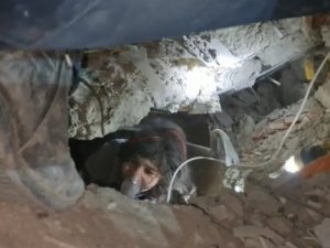 12 Yaşındaki Aysima 42 Saat Sonra Enkaz Altından Kurtarıldı