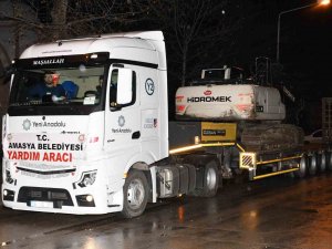 Amasya’dan Deprem Bölgesine Yardım Tırları Ve İş Makineleri Gönderildi