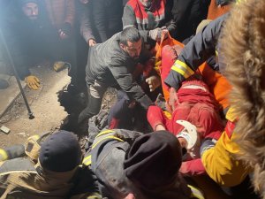 Adıyaman’da 41 Saat Sonra Enkazdan Çıkan Mutluluk