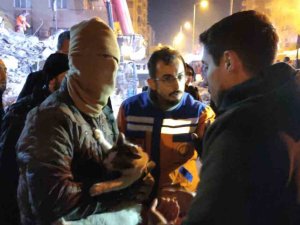 Depremde Çöken Binadan 42 Saat Sonra Kedi Sağ Kurtarıldı