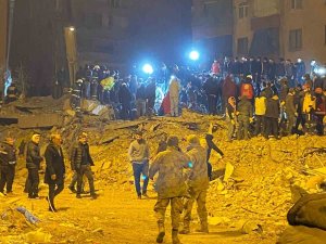 Diyarbakır’da Arama Kurtarma Çalışmaları Tekbirler Eşliğinde Sürüyor