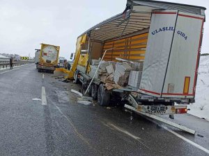 Bilecik’te 2 Tır Çarpıştı: 1 Yaralı
