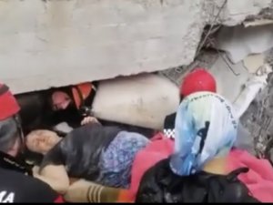 Hatay’da Enkaz Altındaki Kadın 36 Saat Sonra Sağ Olarak Kurtarıldı