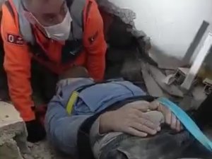Enkaz Altından Kurtarma Saniye Saniye Kaydedildi