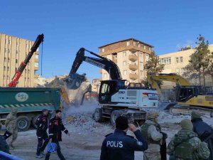 Şanlıurfa’da Enkaz Kaldırma Çalışmaları Sürüyor