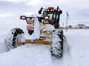 Sivas’ta 519 Yerleşim Yeriyle Ulaşım Kesildi