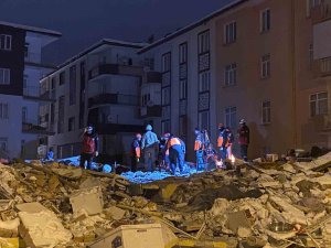 Edremit Belediyesi Ekipleri Bir Anneyi Ve Bir Çocuğu Daha Kurtardı