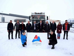 Ai̇çü’de Deprem Bölgesine Ulaştırılmak İçin Toplanan Yardım Kolileri Yola Çıktı