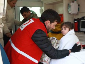 Kızılay, Afet Bölgesinde Yardım Çalışmalarını Sürdürüyor