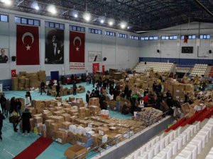 Sinop’tan Depremzedelere 43 Araç Dolusu Yardım