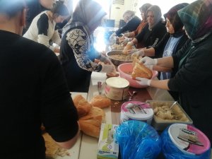 Mersin İ̇l Milli Eğitim Müdürlüğü Deprem Bölgesinde Yemek Hizmeti Verdi