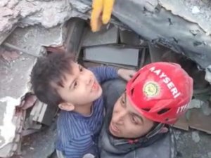 Kayseri İ̇tfaiyesi Deprem Bölgesinde Hayat Kurtarıyor