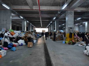 Esenyurt’tan Deprem Bölgesine Yardım Yağdı