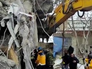 Baba Ve Oğlu 54 Saat Sonra Enkazdan Çıkarıldı