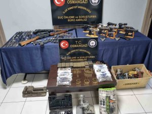 Bursa’da Polis Ekiplerince Baskın Atılan Ev Silah Atölyesi Çıktı