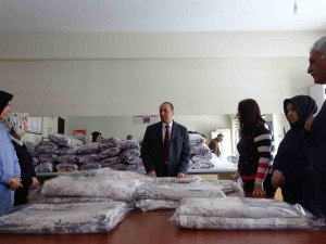Bingöl’de Depremzedeler İçin Battaniye Üretimi Başladı