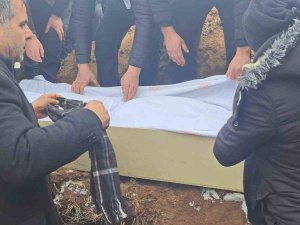 Depremde Hayatını Kaybeden Polis Memuru, Eşi Ve Kızı Gözyaşları Arasında Toprağa Verildi