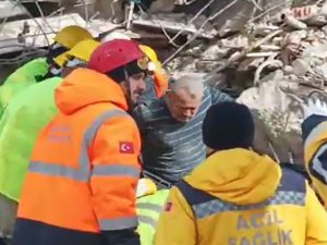 Madenci Ve İtfaiye İşbirliğiyle Enkazdan Sağ Olarak Çıkarıldı