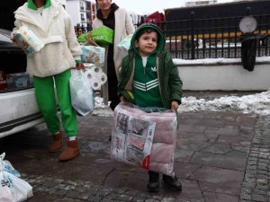 Keçiören’de Yaşlı Genç Herkes Depremzedeler İçin Tek Yürek