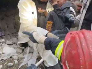 Madenciler Enkazdan Anne-baba Ve 2 Çocuğunu Kurtardı
